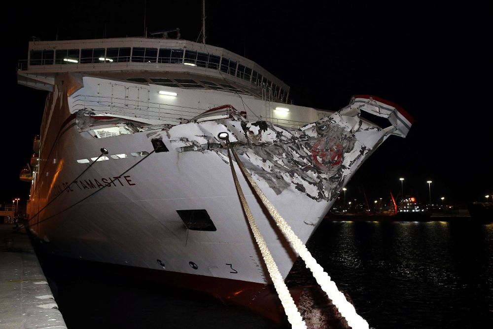 Barco accidentado de Naviera Armas