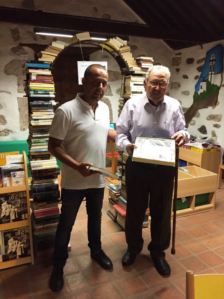 José Rodríguez recibe el premio al lector de mayor edad
