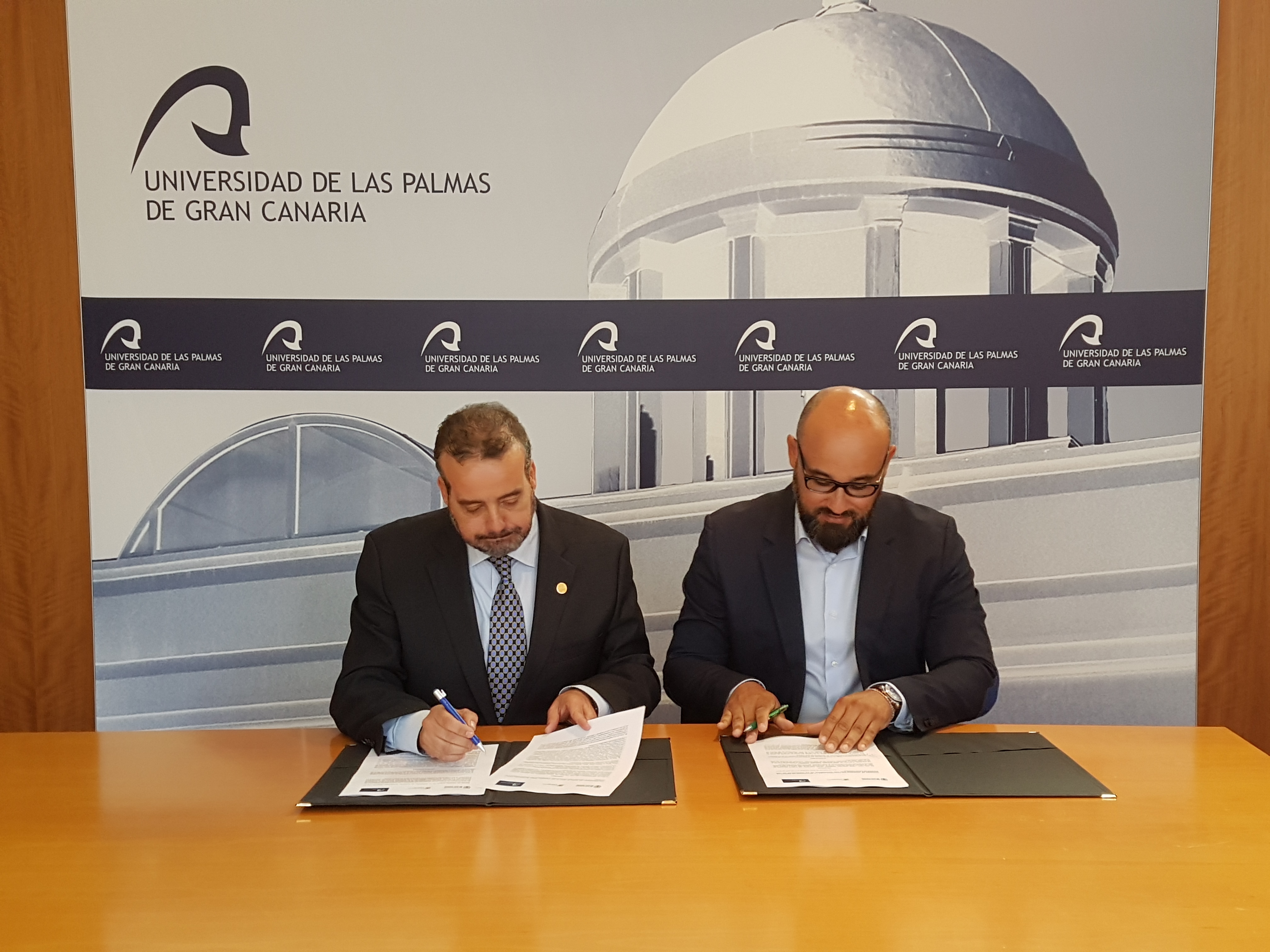 Aridany Romero en la firma del convenio con la ULPGC