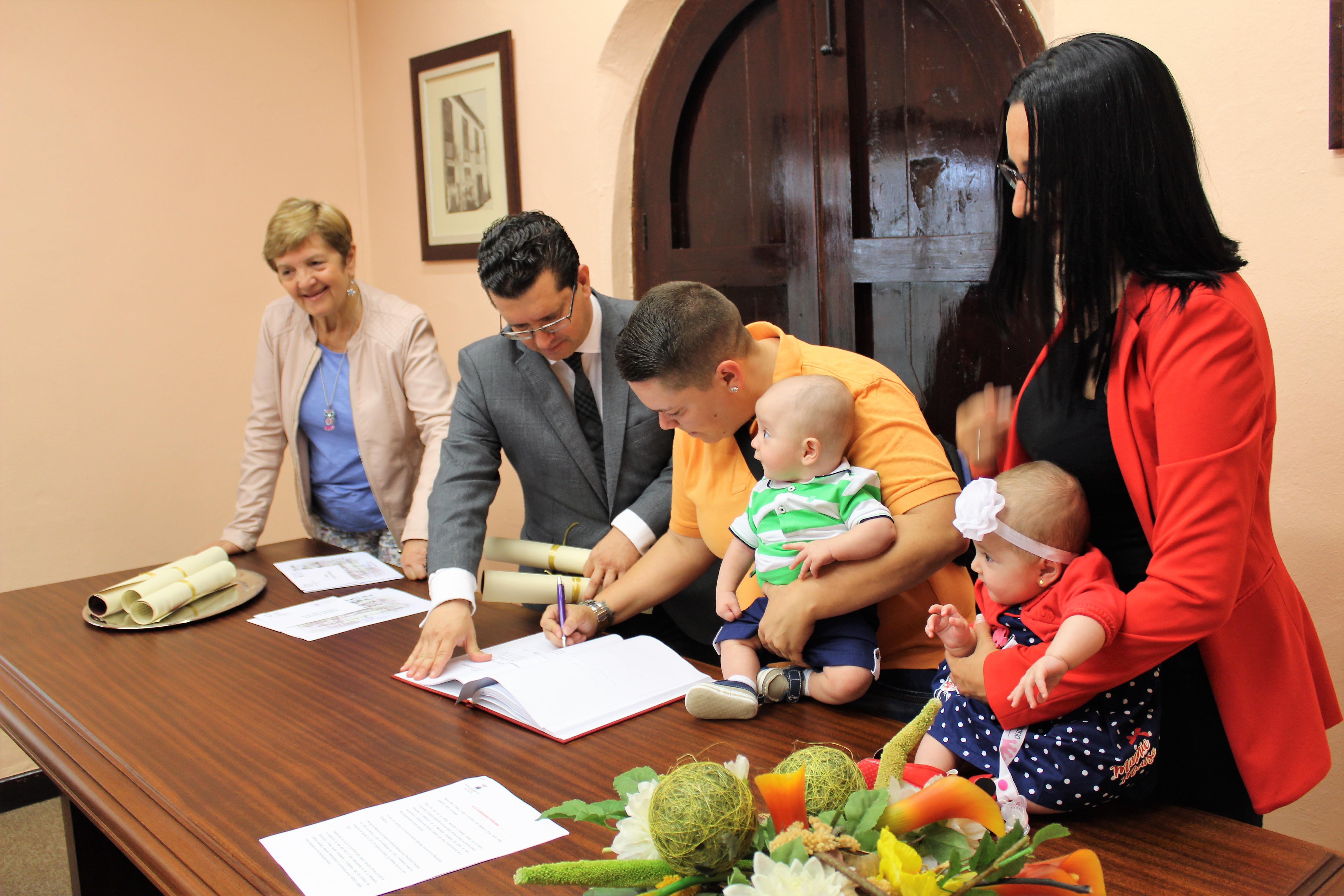 Bienvenida a los recién nacido en Arucas