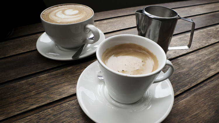 Dos tazas de café