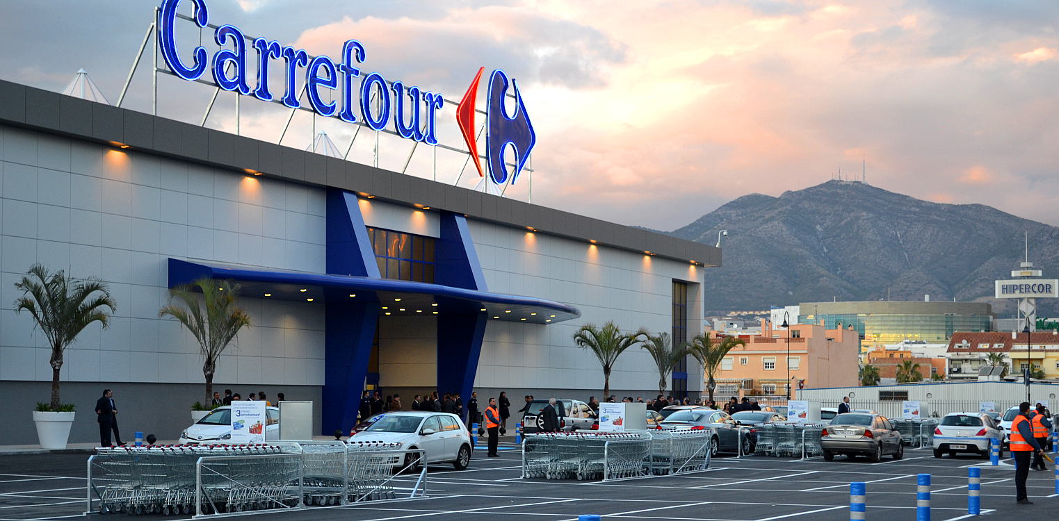 Fachada de un supermercado Carrefour