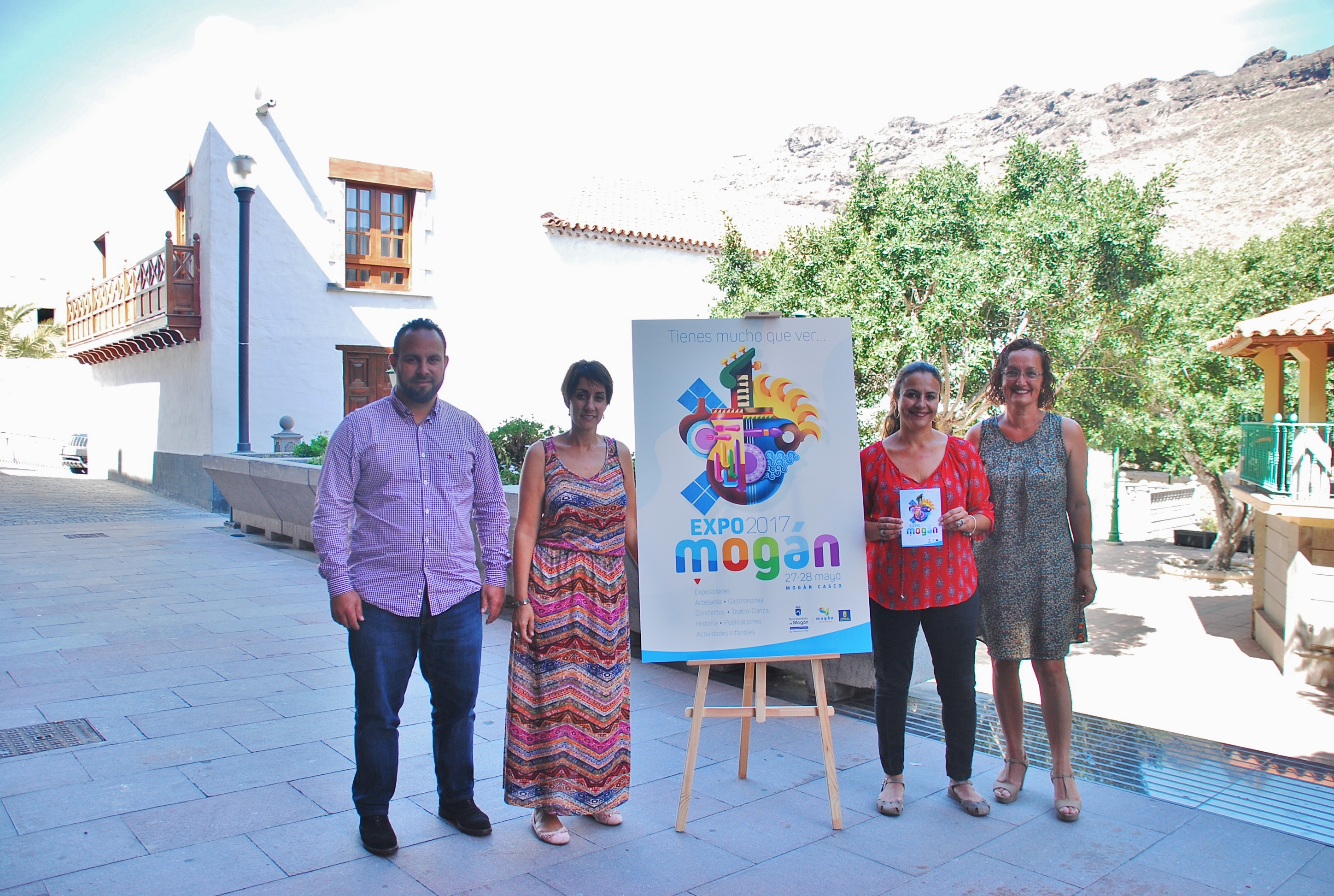 la alcaldesa de Mogán, Onalia Bueno y el concejal Artemi Artiles en la presentación de "Expo Mogán 2017"