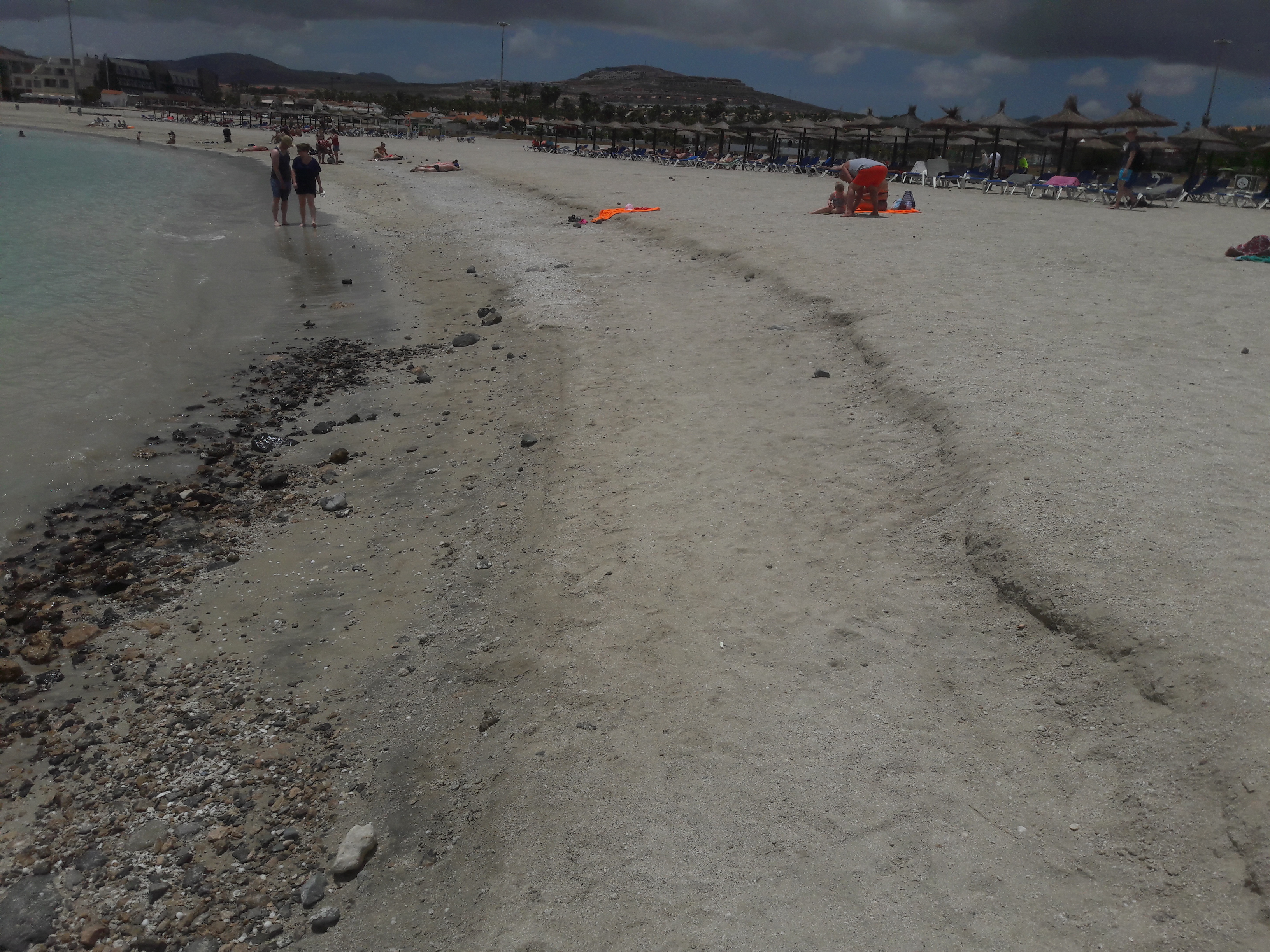 Playa El Castillo con piedras