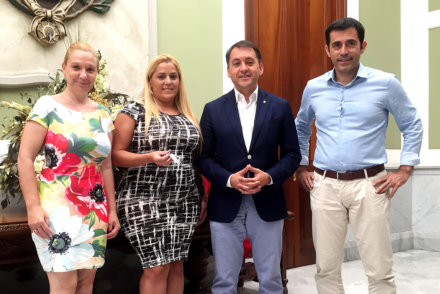 El alcalde de Santa Cruz de Tenerife, José Manuel Bermúdez en la cesión del local en Gladiolo