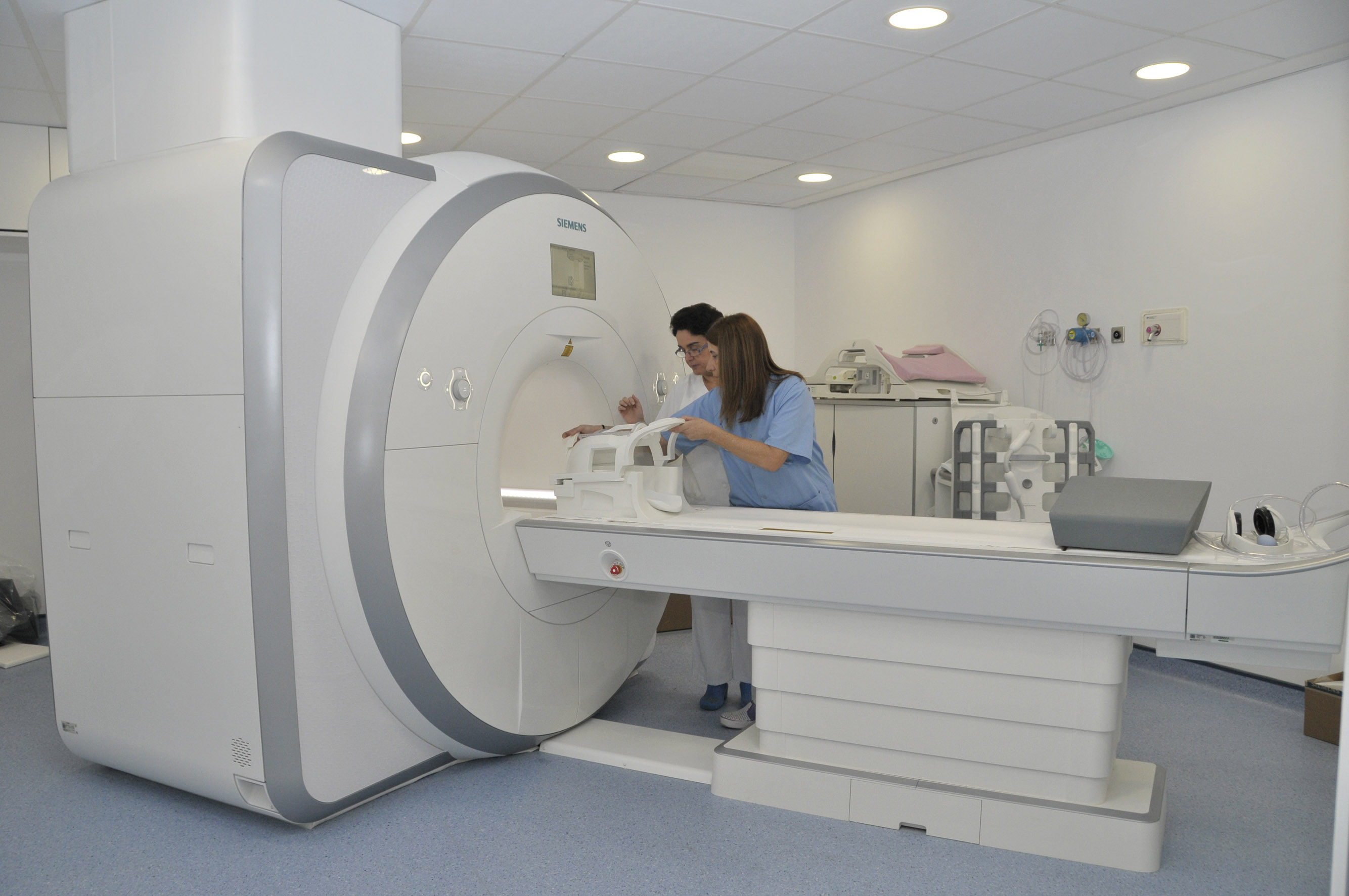 Aparato de resonancia magnética en el Hospital Dr. Negín