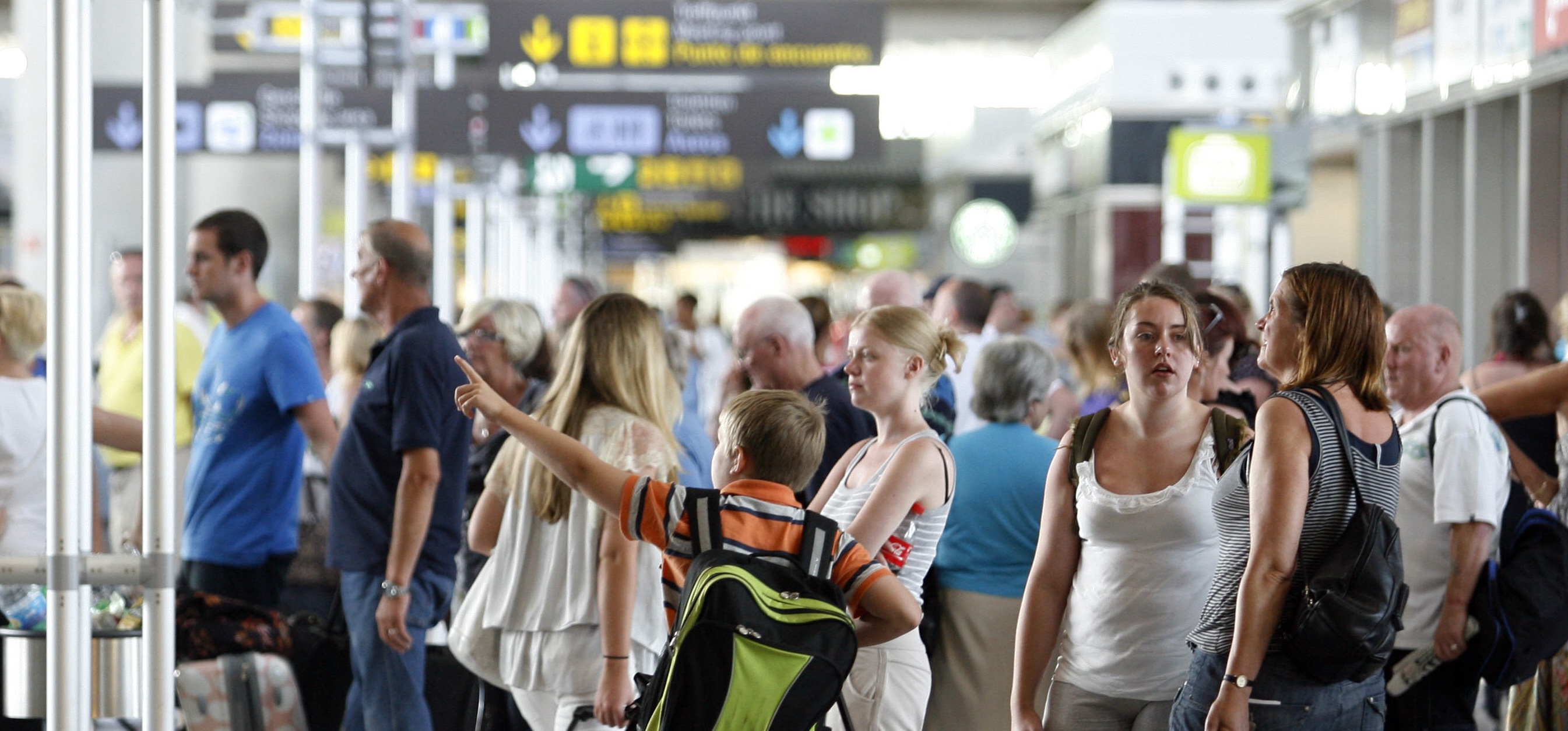 Turistas en aeropuerto