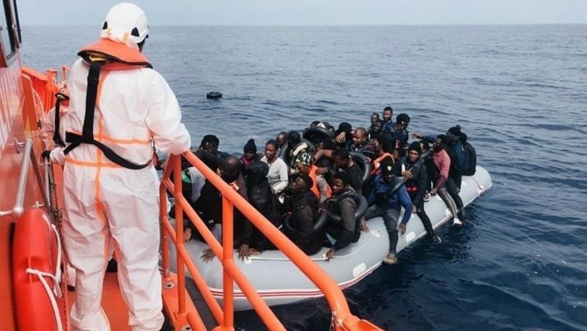 Rescate de inmigrantes llegados en patera Rescate de inmigrantes en patera