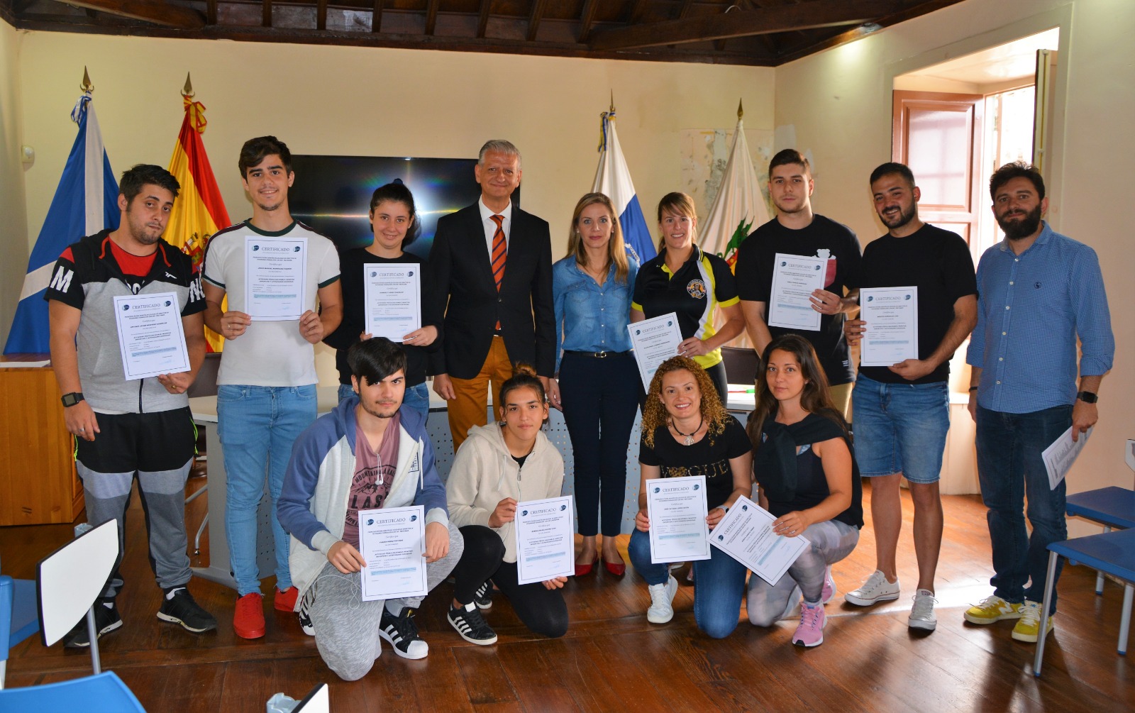 El alcalde Francisco Linares con los alumnos El alcalde Francisco Linares con los alumnos