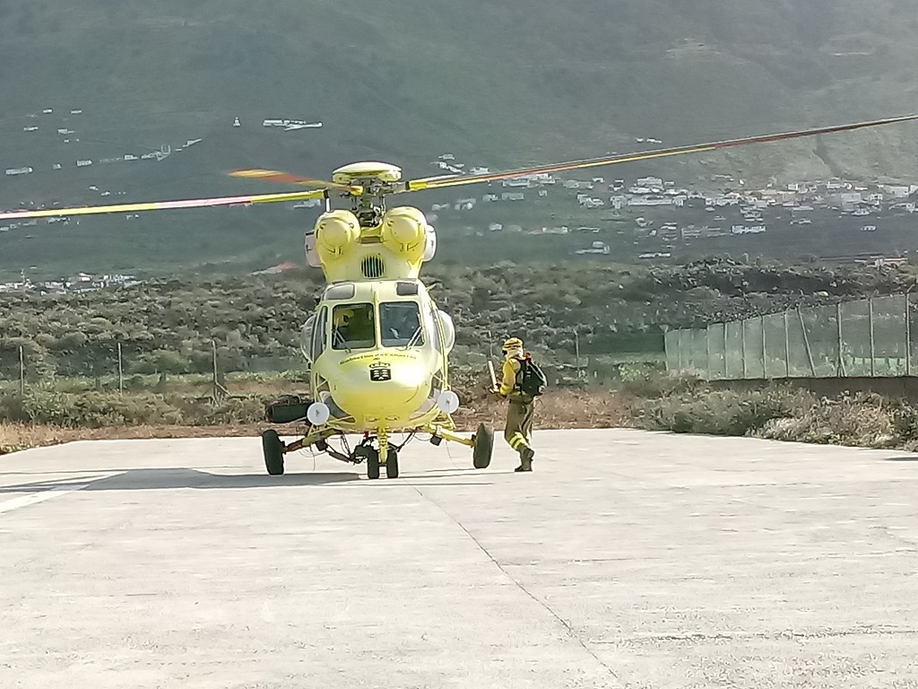 Helicóptero del simulacro de incendio forestal en La Palma