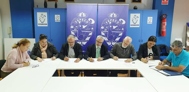 FICA y CCOO Construcción y Servicios en el momento de la firma
