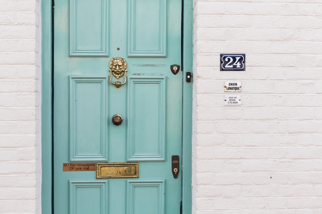 puerta verde