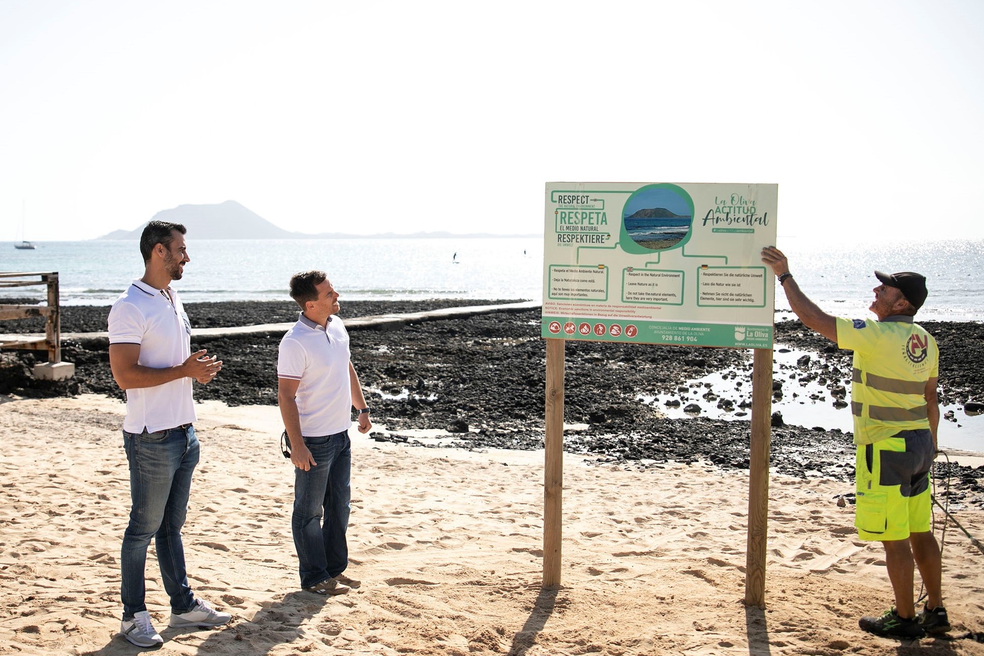 La Oliva instala nuevos carteles de sensibilización ambiental 