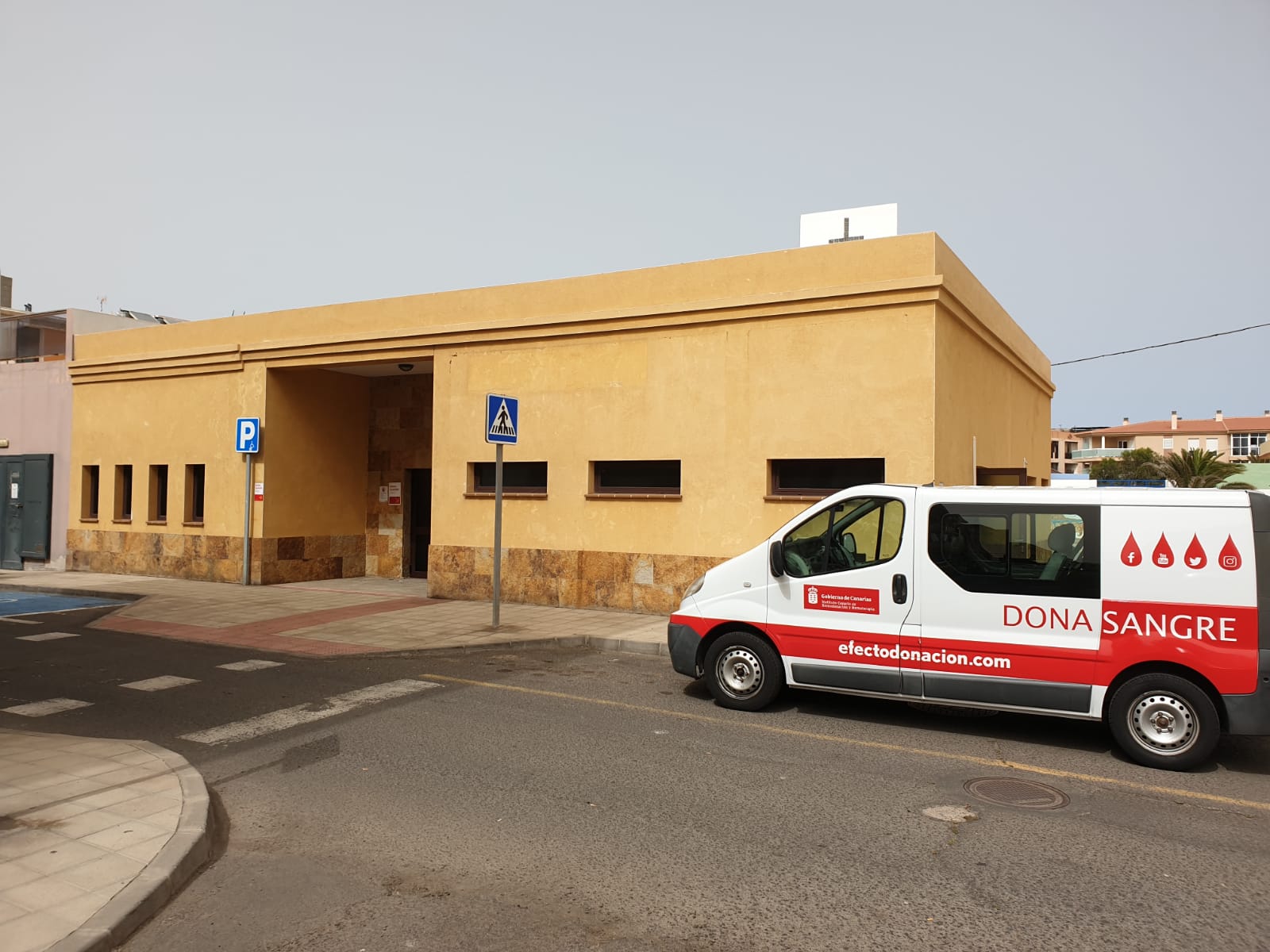 Unidad móvil ICHH en Corralejo. Fuerteventura Unidad móvil ICHH en Corralejo. Fuerteventura