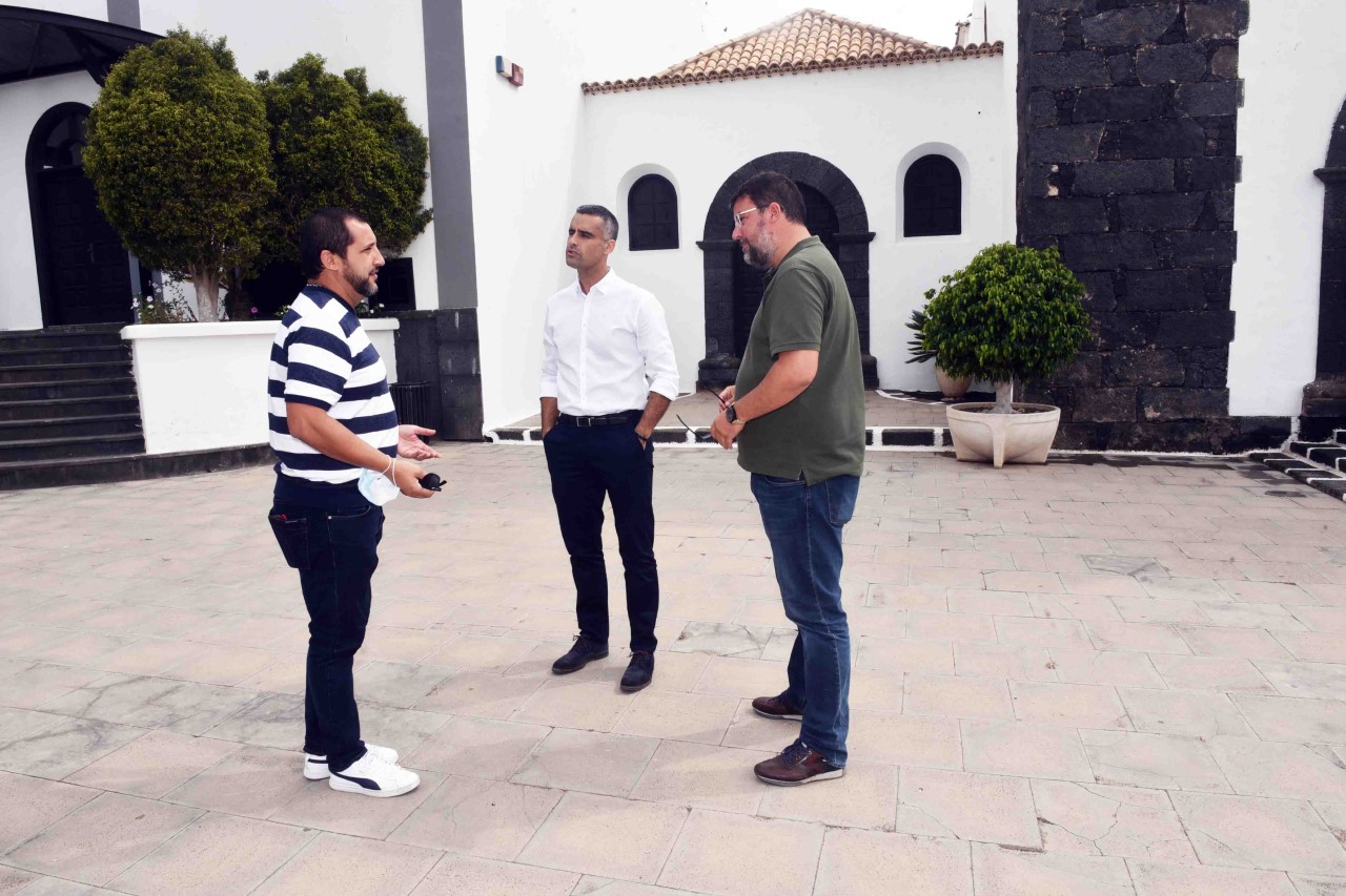 El tenor Jorge de León visitó el Teatro de San Bartolomé. Lanzarote