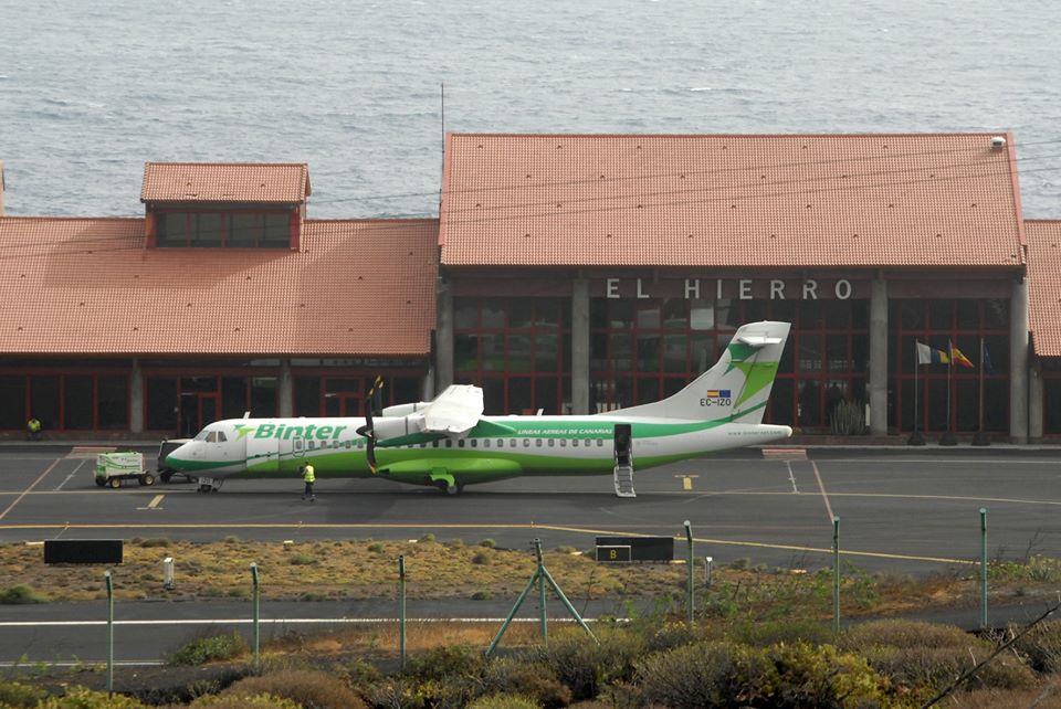 Avión de Binter en Aeropuerto de El Hierro