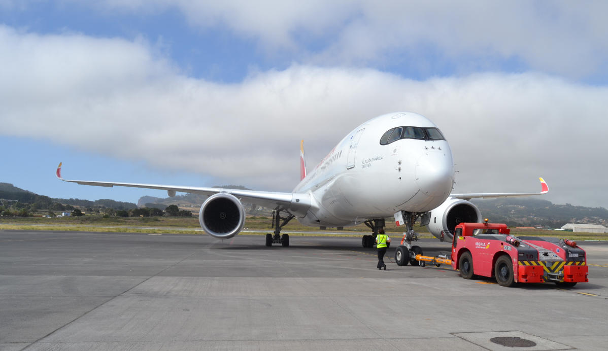 Aterriza en Canarias el Airbus A350 de Iberia