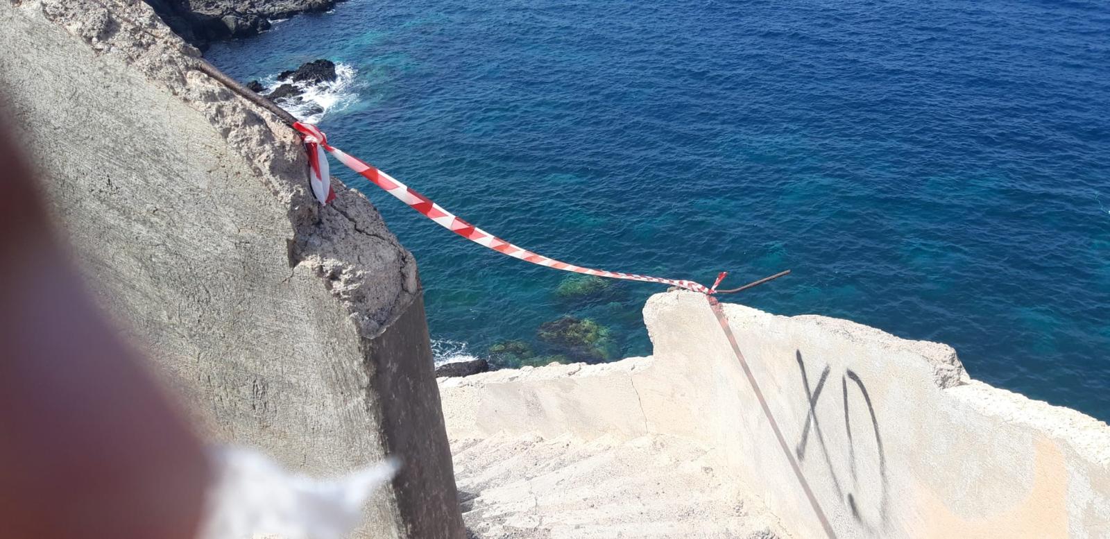 Cerrado por seguridad el acceso a la playa de Agua Dulce en Guía de Isora. Tenerife