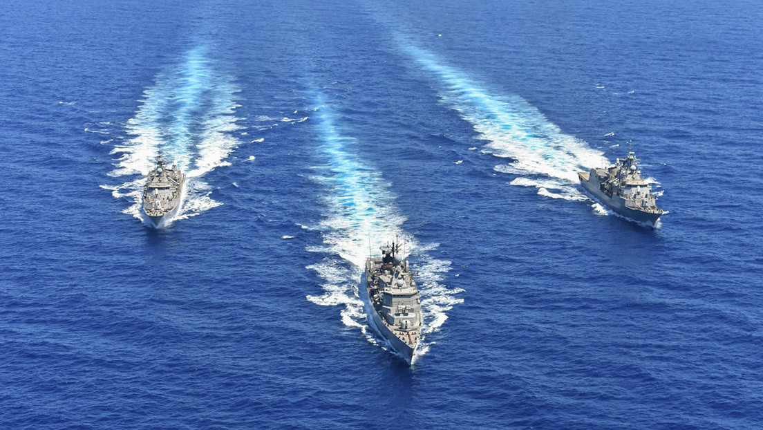 Navíos de guerra turcos en el Mediterráneo oriental Navíos de guerra turcos en el Mediterráneo oriental