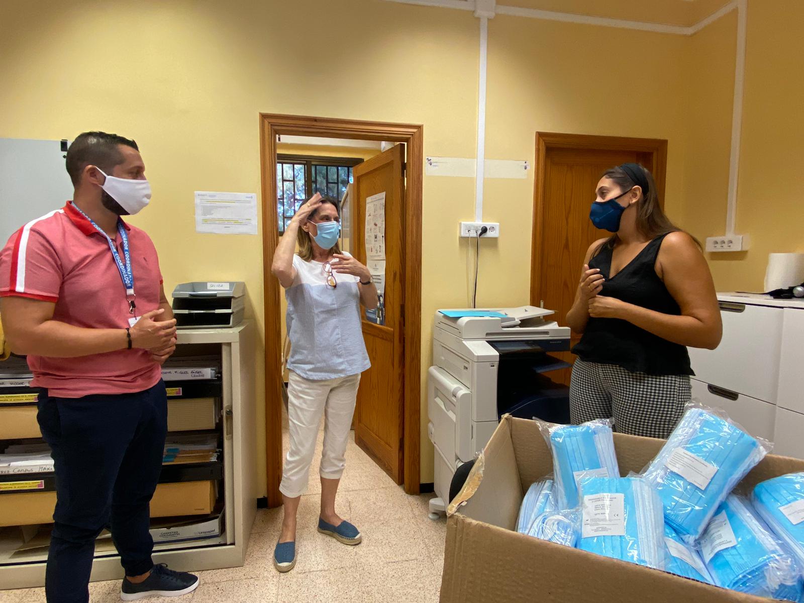 Entrega de mascarillas al Centro Municipal de Acogida. Santa Cruz de Tenerife