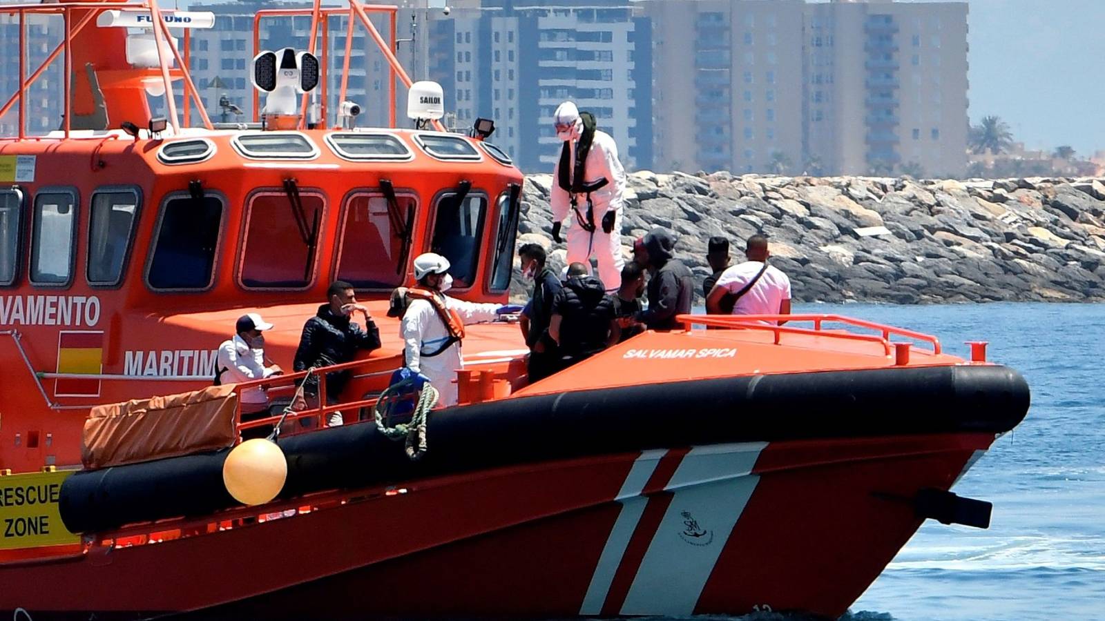 Imagen ilustrativa Barco de Salvamento Marítimo con inmigrantes