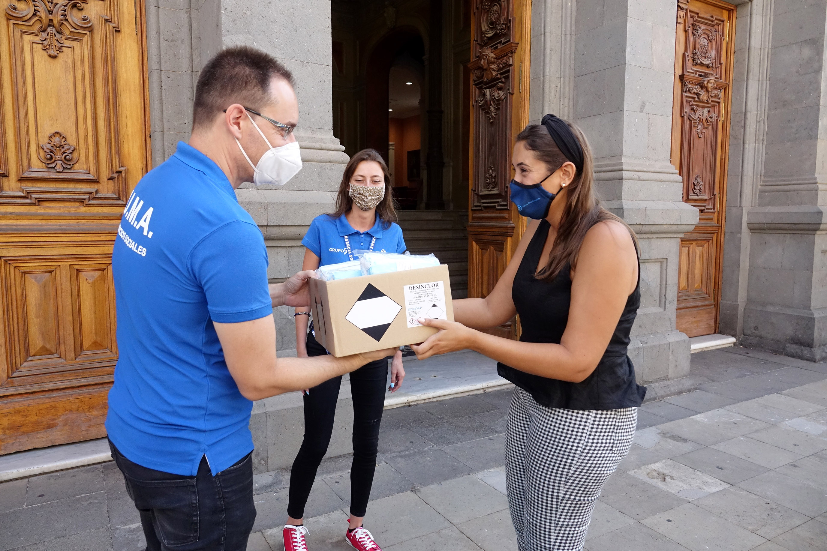 Entrega de 2.000 mascarillas al Centro Municipal de Acogida. Santa Cruz de Tenerife