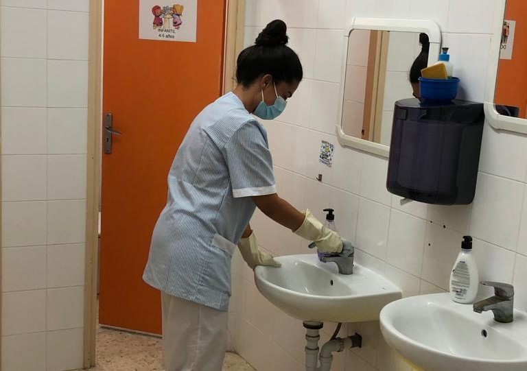 Servicio diario de limpieza en los centros educativos en Teror. Gran Canaria