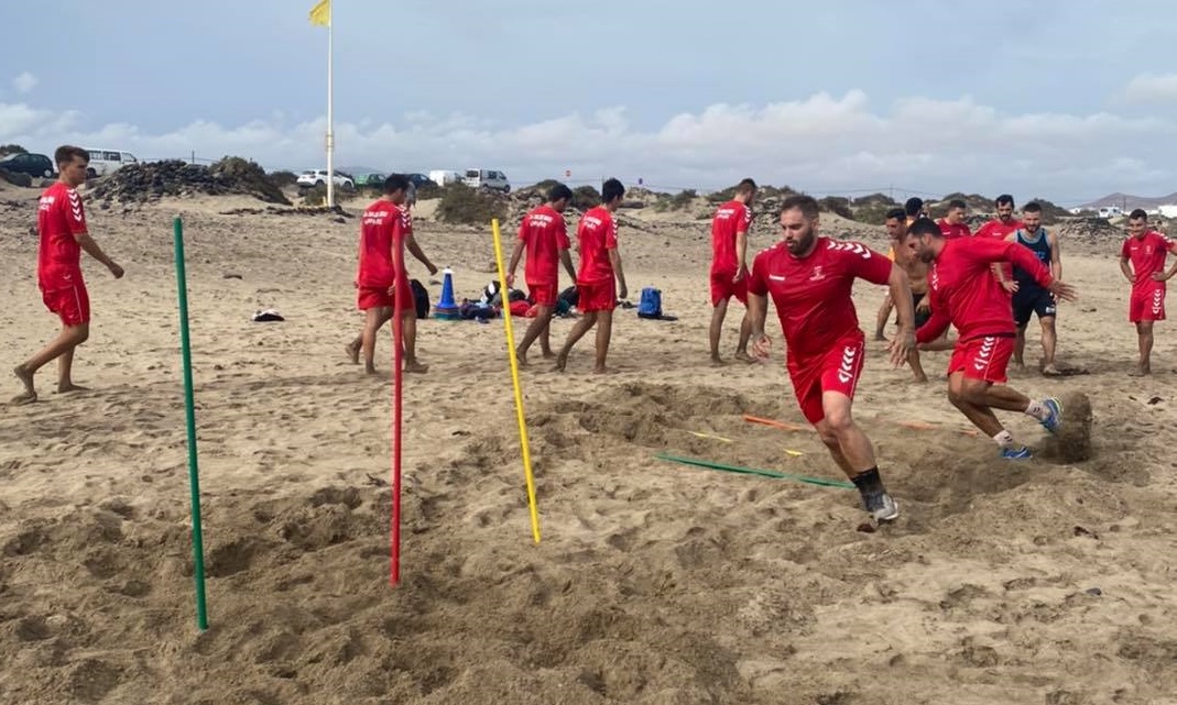 Entrenamiento del Gourmet Ampate Lanzarote en la playa de Famara