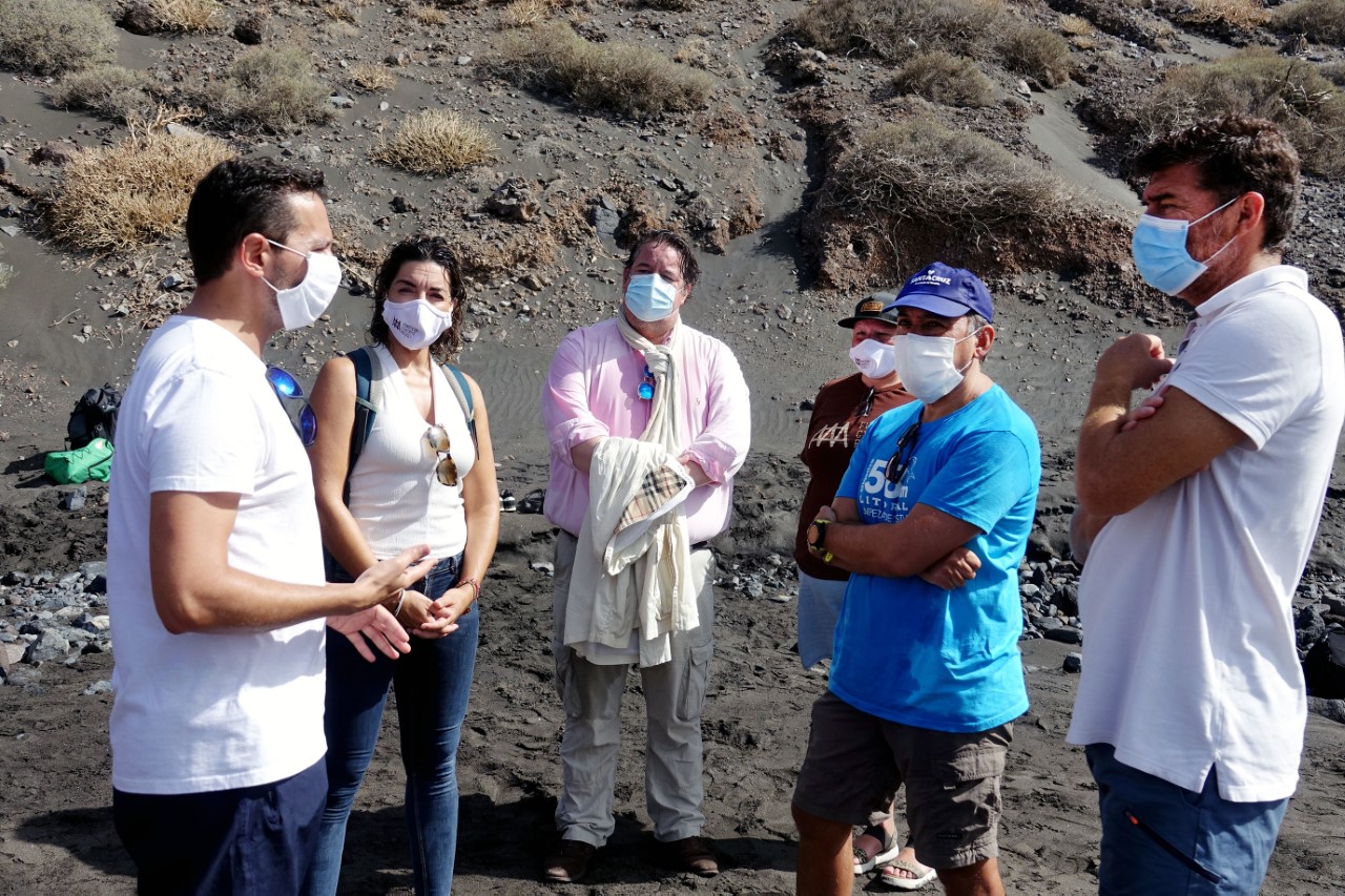 La playa de Antequera, escenario de una investigación del impacto de microplásticos
