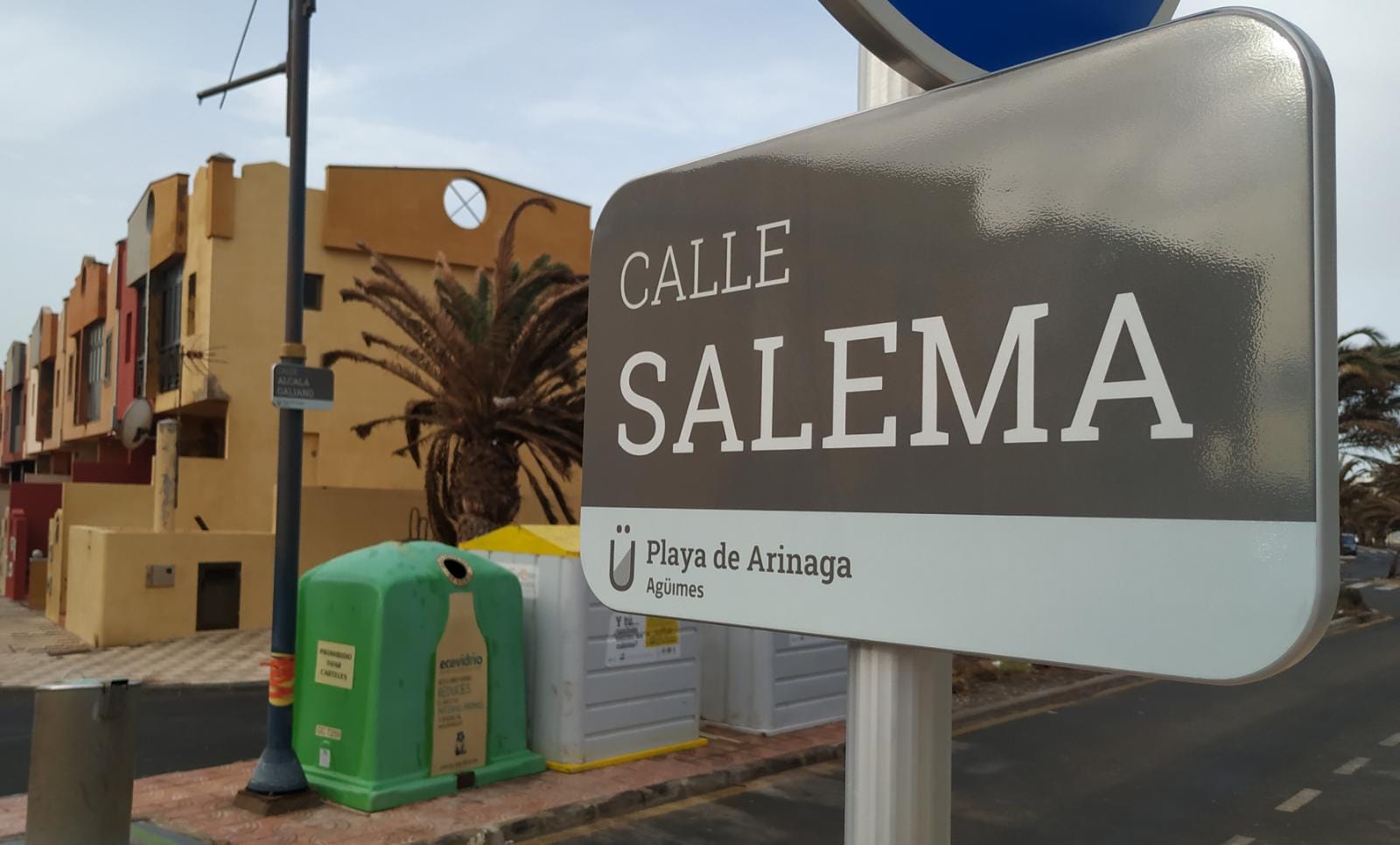 Nuevas placas identificativas de las calles en Agüimes. Gran Canaria