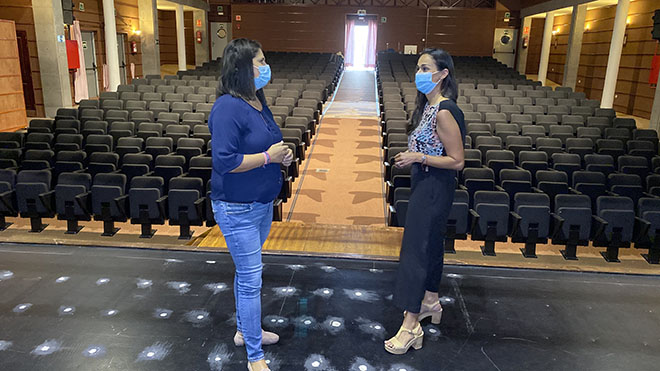 Esther Hernández y Nélida Padilla en el Auditorio de Gran Tarajal, Tuineje. Fuerteventura