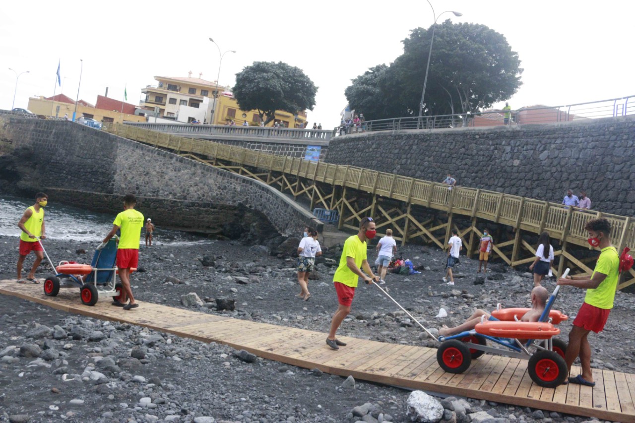 Garachico abre la rampa accesible de la playa de El Muelle. Tenerife