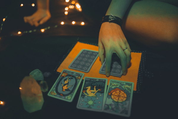 Buena vidente para hacer tarot telefónico ¿A quién llamar?