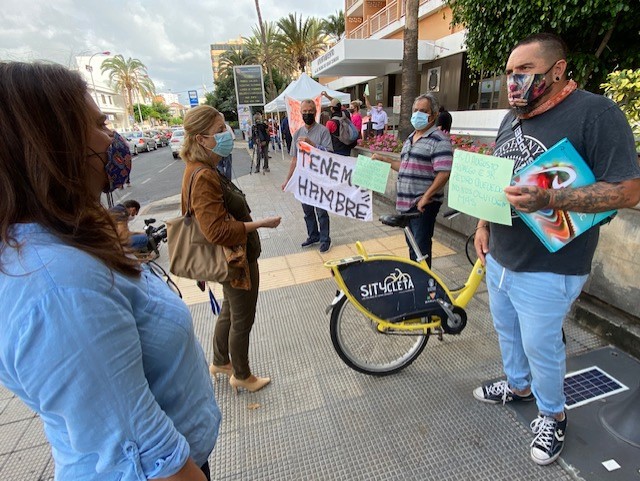 Los comerciantes del Rasto Dominical protestan ante el Ayuntamiento de Las Palmas de Gran Canaria