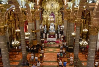 La imagen de la Virgen del Pino subió a su Camarín