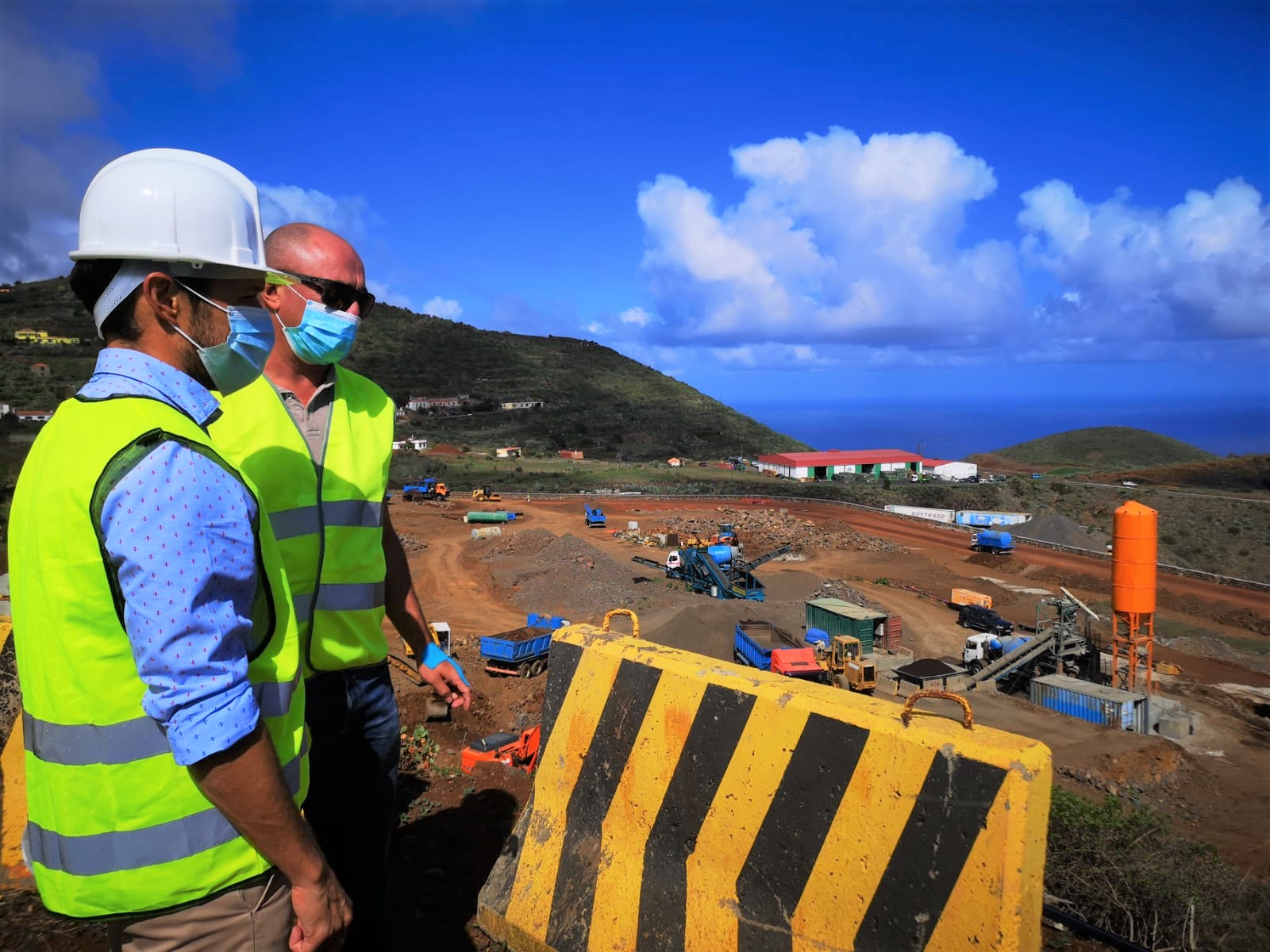Mariano H Zapata visita las obras de Cercado Manso en Puntallana. La Palma Mariano H Zapata visita las obras de Cercado Manso en Puntallana. La Palma