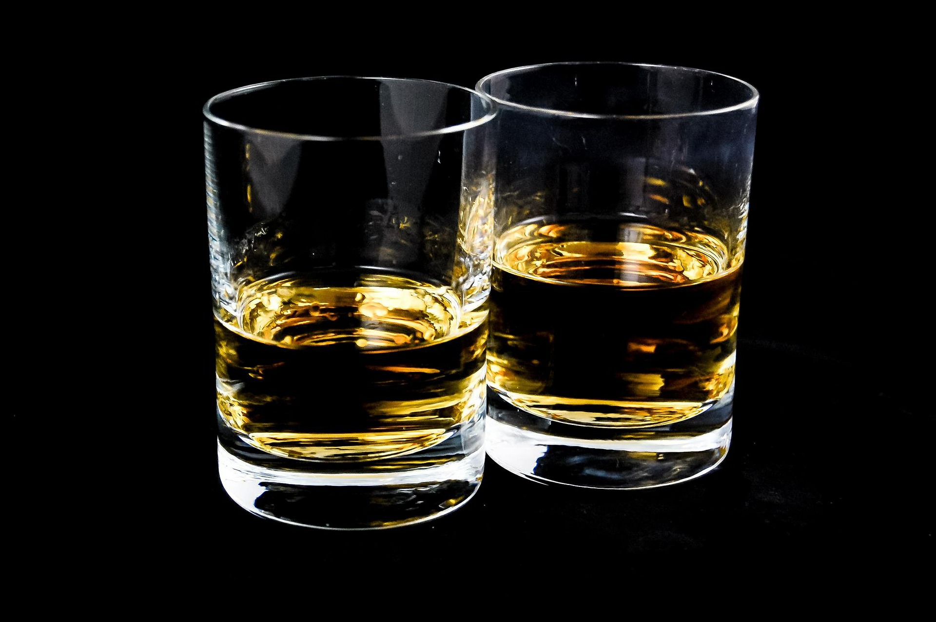 / Michal Jarmoluk (Pixabay) Vasos de whisky