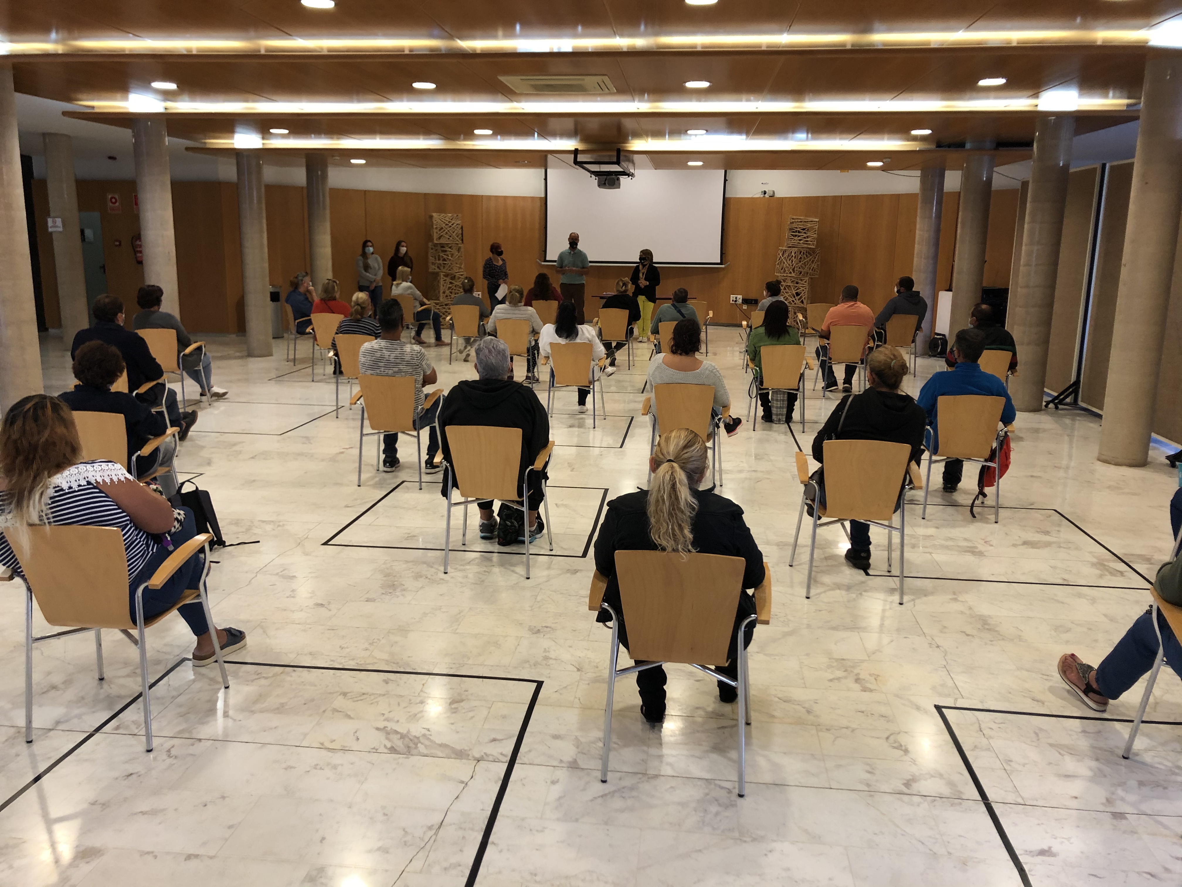 Desempleadas comienzan a trabajar en Guía de Isora. Tenerife Desempleadas comienzan a trabajar en Guía de Isora