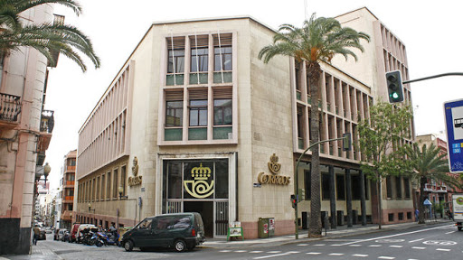 Correos en la calle 1º de Mayo en Las Palmas de Gran Canaria Correos en la calle 1º de Mayo en Las Palmas de Gran Canaria