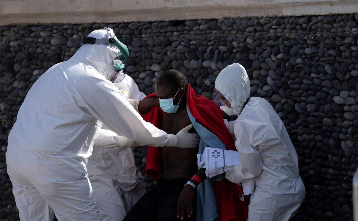 Imagen ilustrativa / CanariasNoticias.es Sanitarios e inmigrantes / CanariasNoticias.es