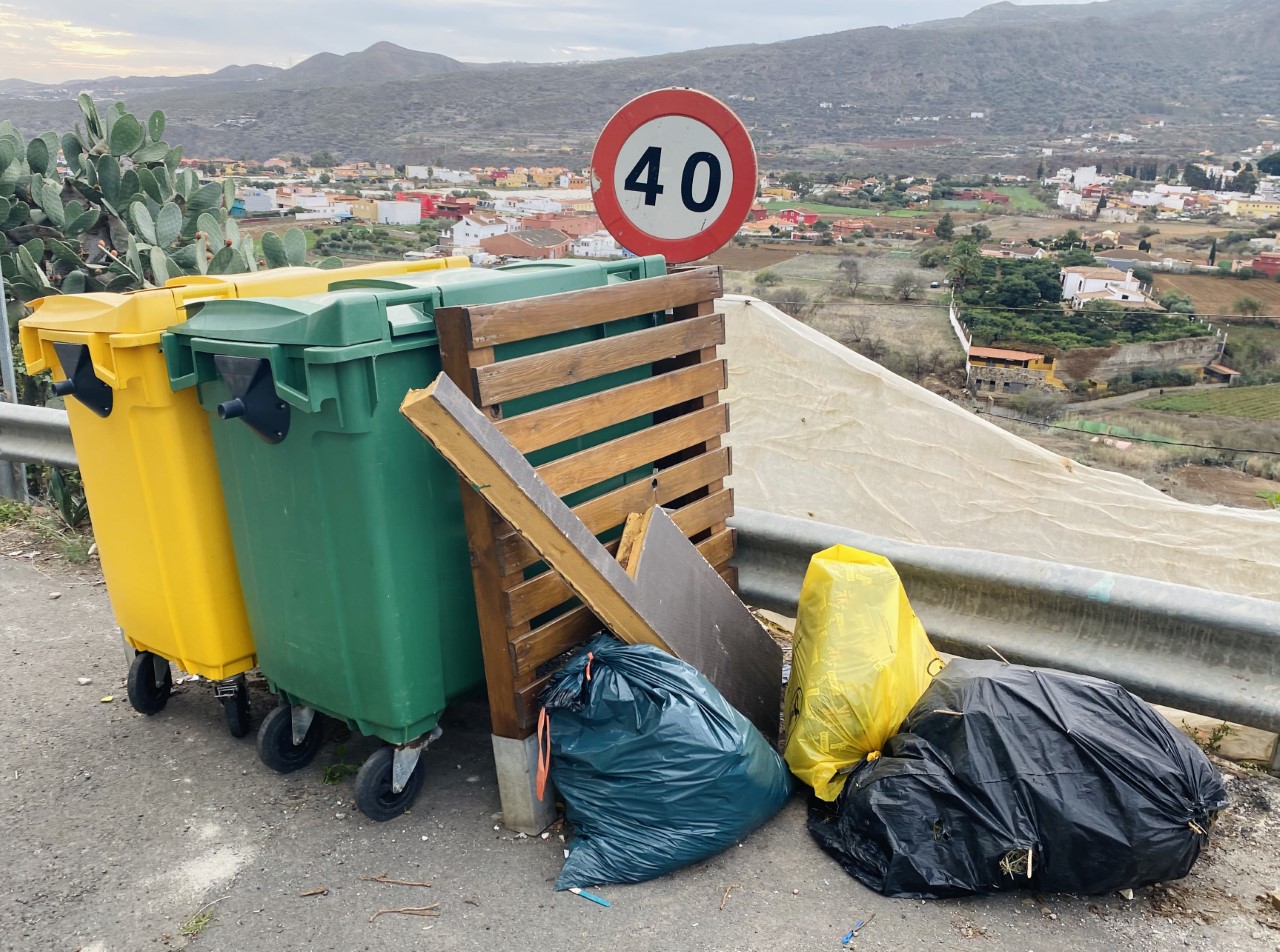 Los vecinos se quejan que la basura se acumula en el municipio Valsequillo/ CanariasNoticias.es