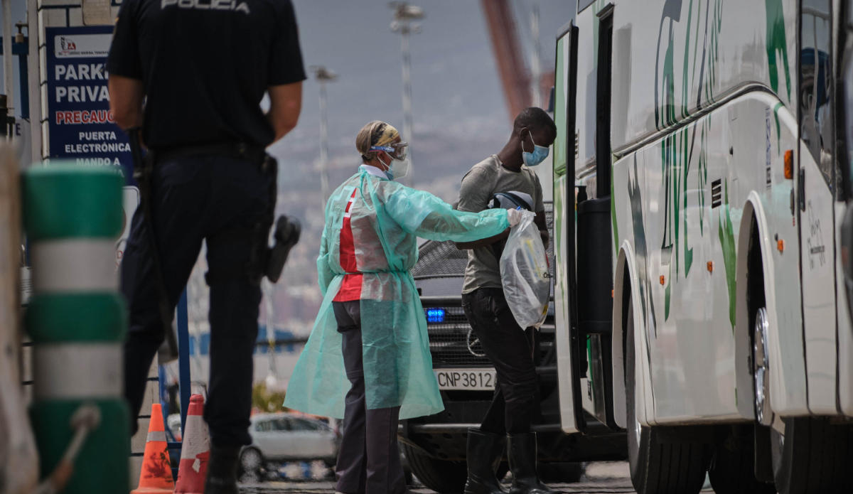 Arriban a El Hierro 159 migrantes