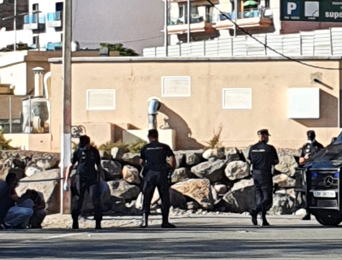 La Policía Nacional detiene a los inmigrantes fugados del muelle de Arguineguín en Mogán