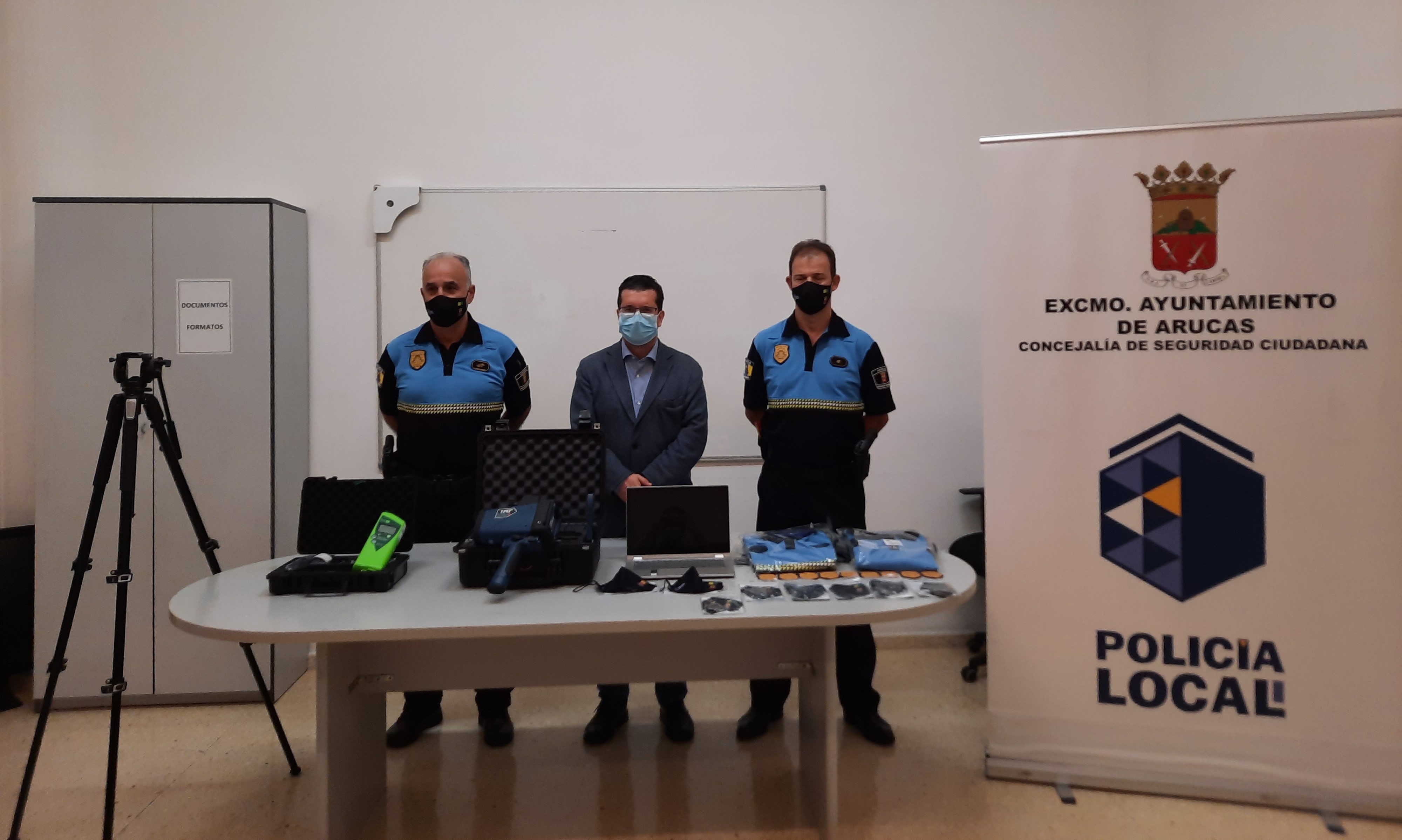 Arucas dota a la Policía Local con un etilómetro y un cinemómetro láser / CanariasNoticias.es Arucas dota a la Policía Local con un etilómetro y un cinemómetro láser / CanariasNoticias.es