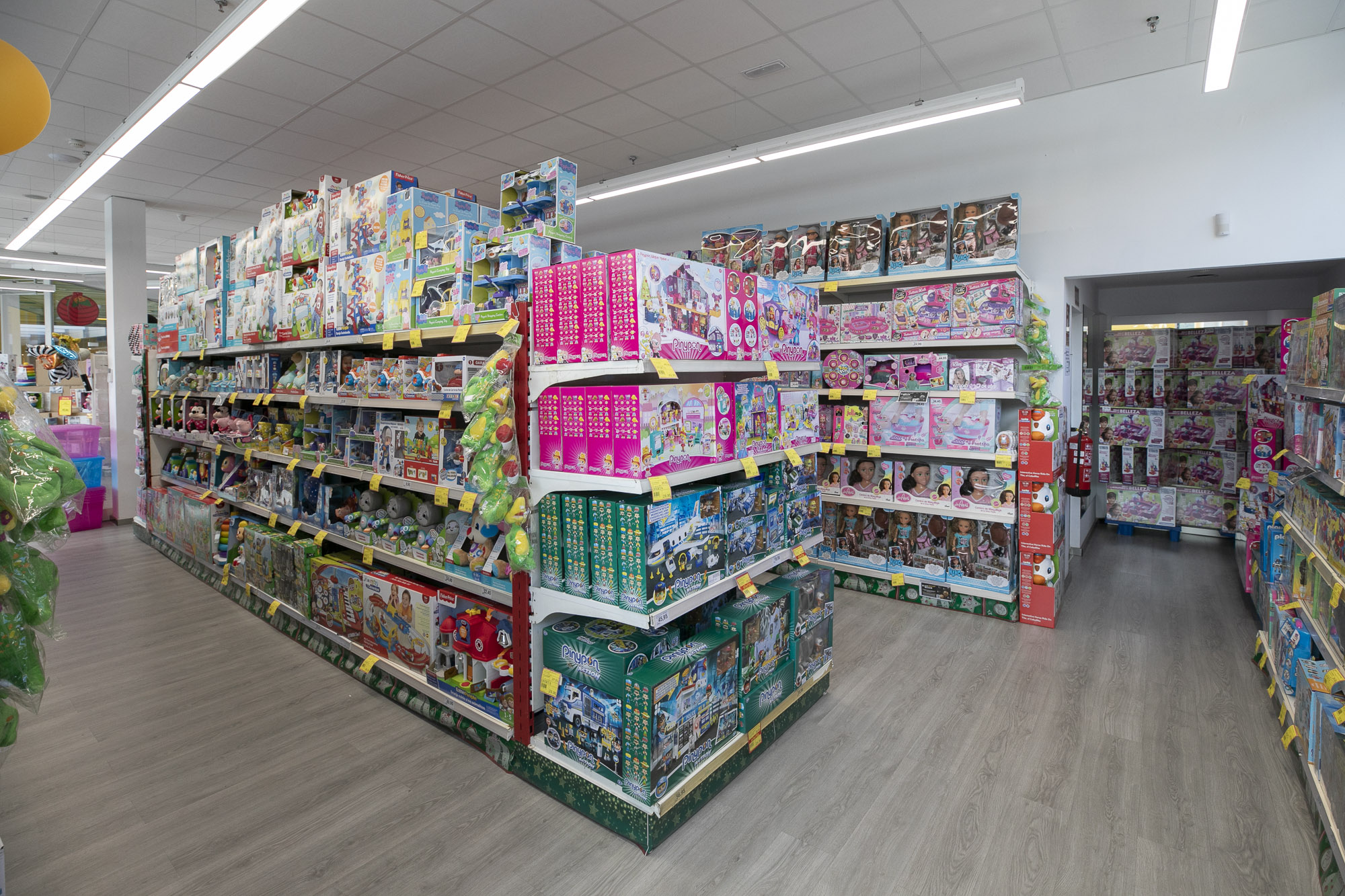 HiperDino amplía su oferta y estrena nuevos espacios dedicados a juguetes / CanariasNoticias.es
