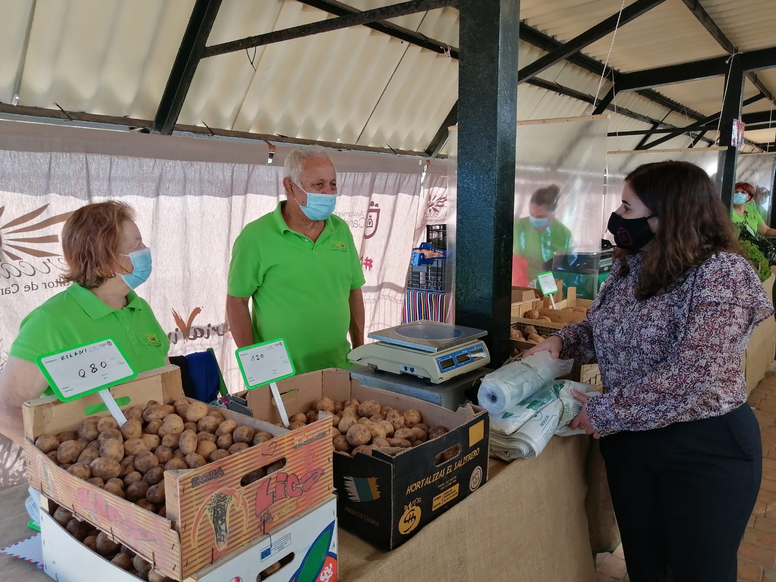 La Alcaldesa María Concepción Brito en el Mercado del Agricultor de Candelaria / CanariasNoticias.es La Alcaldesa María Concepción Brito en el Mercado del Agricultor de Candelaria / CanariasNoticias.es