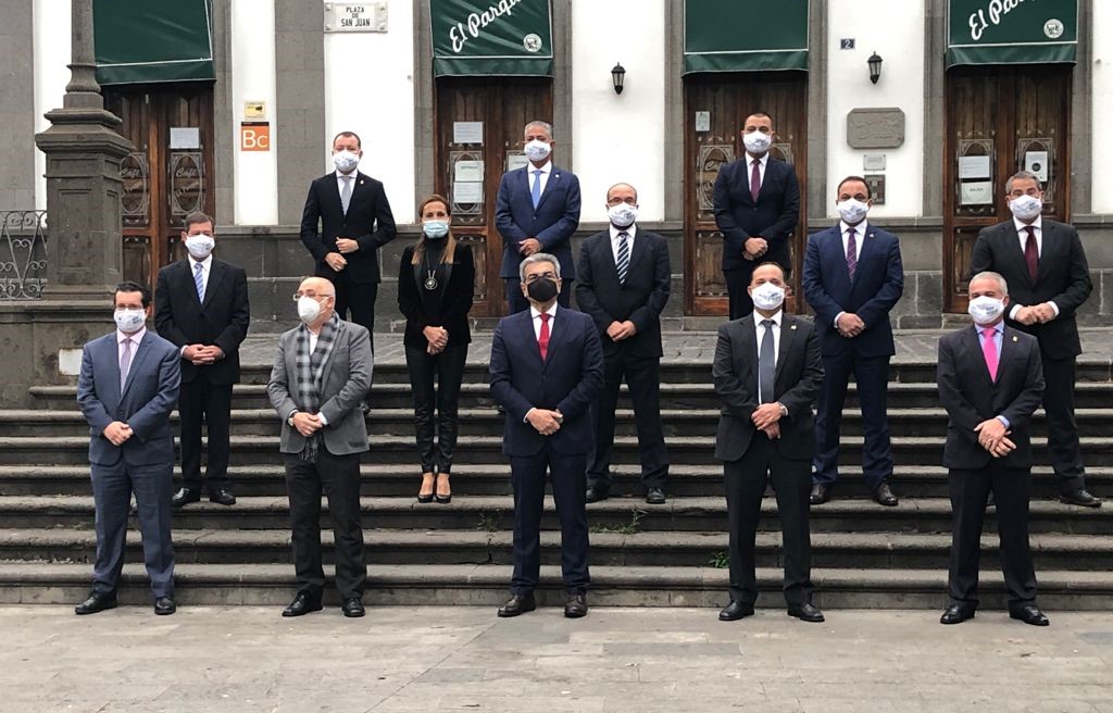 Román Rodríguez con los alcaldes de Gran Canaria / CanariasNoticias.es Román Rodríguez con los alcaldes de Gran Canaria / CanariasNoticias.es