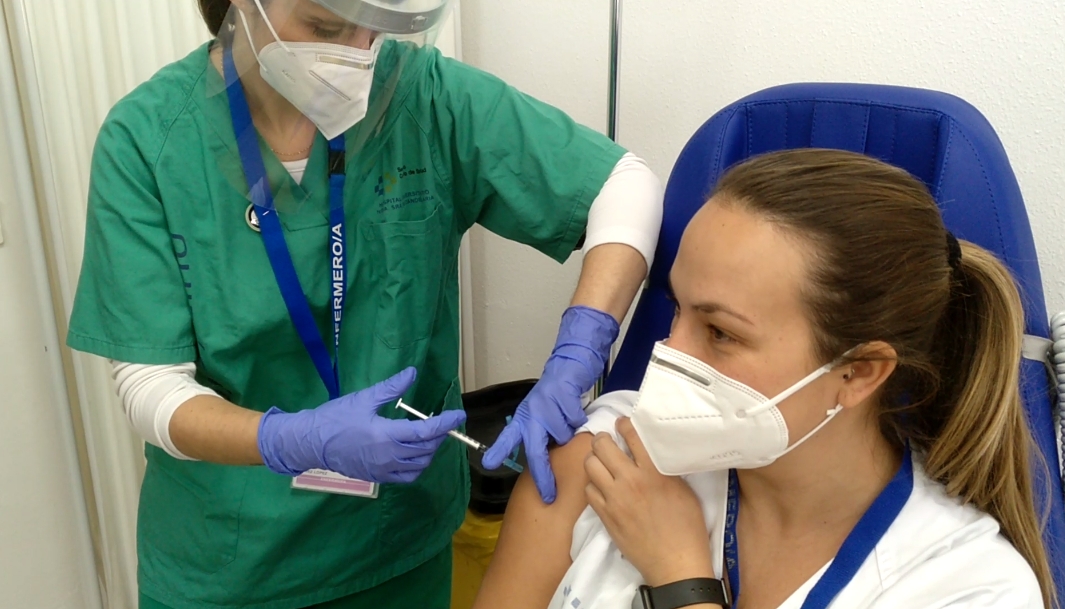 Vacunación contra Covid-19 de sanitaria del SCS / CanariasNoticias.es 