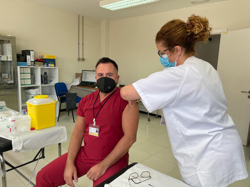Vacunación contra Covid-19 de sanitario del SCS / CanariasNoticias.es 