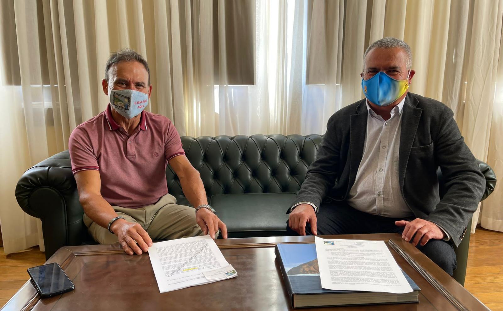 Reunión del alcalde de San Miguel de Abona con la Plataforma Nacional de Autocaravanas / CanariasNoticias.es Reunión del alcalde de San Miguel de Abona con la Plataforma Nacional de Autocaravanas / CanariasNoticias.es